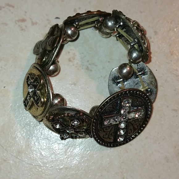 Chunky brass cross vintage bracelet - Picture 4 of 7